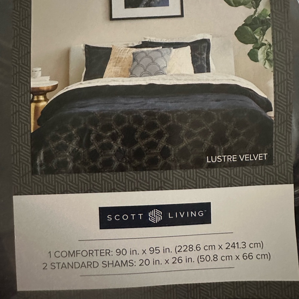 NWT Black &Gray Scott Living Comforter Set- see pictures for more details